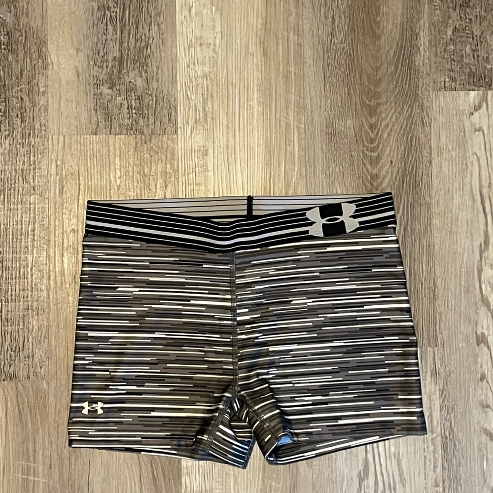 NWOT Under Armour Women's Black and Gray Stripe Spandex Bike Shorts Sz M